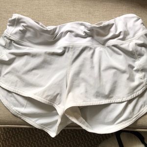 WHITE LULULEMON SPEED UP SHORTS